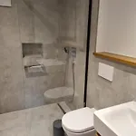 Poppler Mit Aufzug Lägenhet *