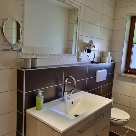 Poppler Mit Aufzug Apartmán *