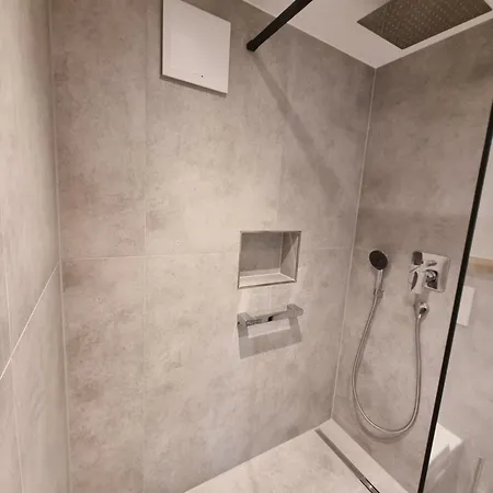 Poppler Mit Aufzug Apartmán