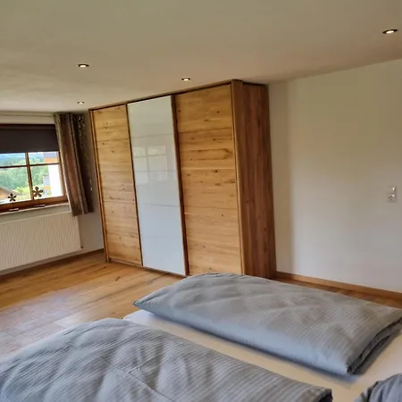 Poppler Mit Aufzug Apartmán *